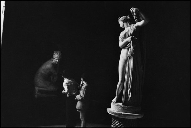 NAPLES, Italy—1960. © Henri Cartier-Bresson / Magnum Photos