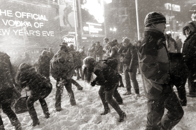 Snowball fight in Times Square 12/19/09 © Doug Kim