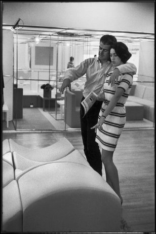 PARIS—Galeries Lafayette, 1968. © Henri Cartier-Bresson / Magnum Photos