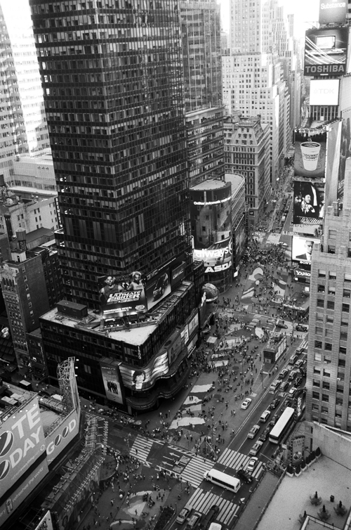 Times Square; Leica MP 0.58, 35mm Summicron, Kodak Tri-X 400 © Doug Kim