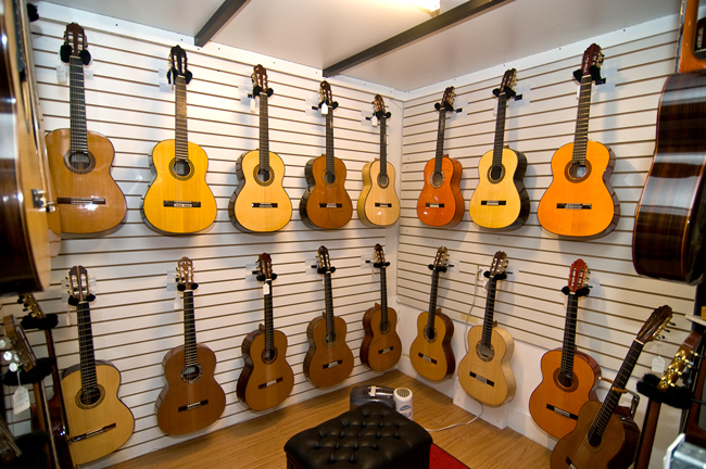 Luthier Music Corporation, Midtown; Nikon D300, 12-24mm Nikkor © Doug Kim