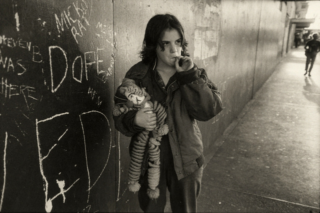 Lillie with Her Rag Doll, Seattle, 1983 © Mary Ellen Mark, Gelatin silver print