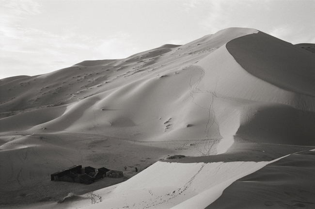 Sahara, Merzouga, Morocco; Leica MP 0.58, 35mm Summicron, Kodak Tri-X © Doug Kim