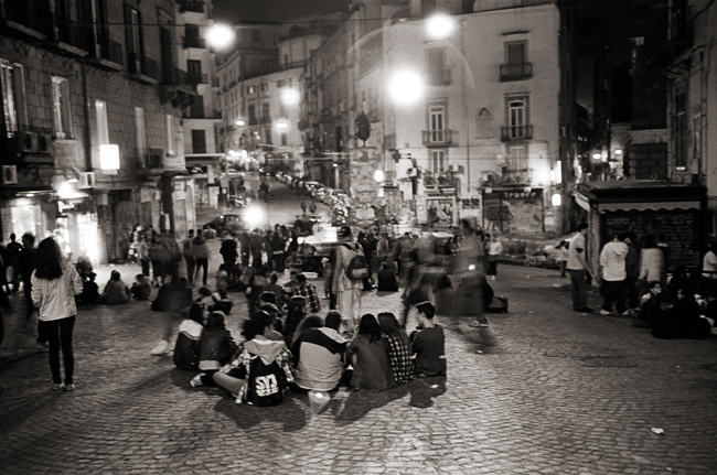 Piazza 7 Settembre, 28, Napoli; Leica MP 0.58, 35mm Summicron, Kodak Tri-X © Doug Kim