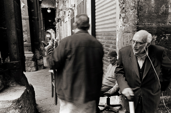 Via Enrico Pessima, Napoli; Leica MP 0.58, 35mm Summicron, Kodak Tri-X © Doug Kim