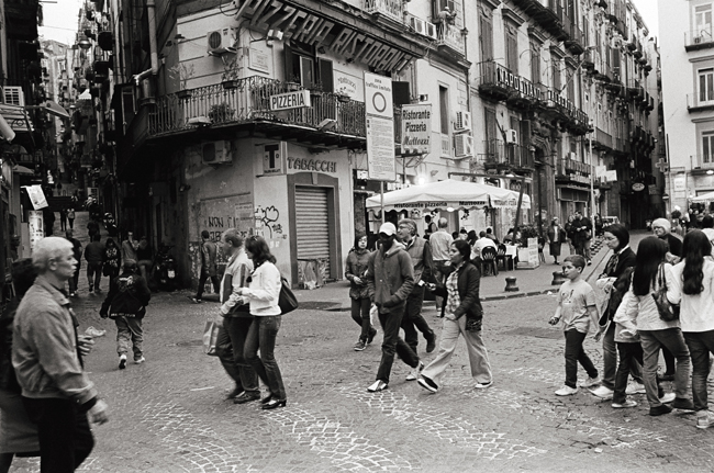 Via Roma, Napoli; Leica MP 0.58, 35mm Summicron, Kodak Tri-X © Doug Kim