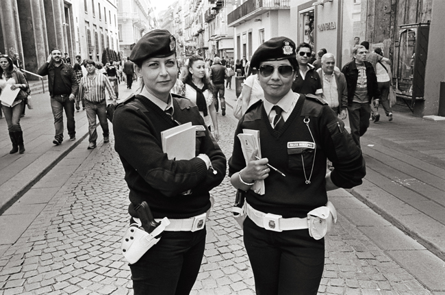 Via Roma, Napoli; Leica MP 0.58, 35mm Summicron, Kodak Tri-X © Doug Kim