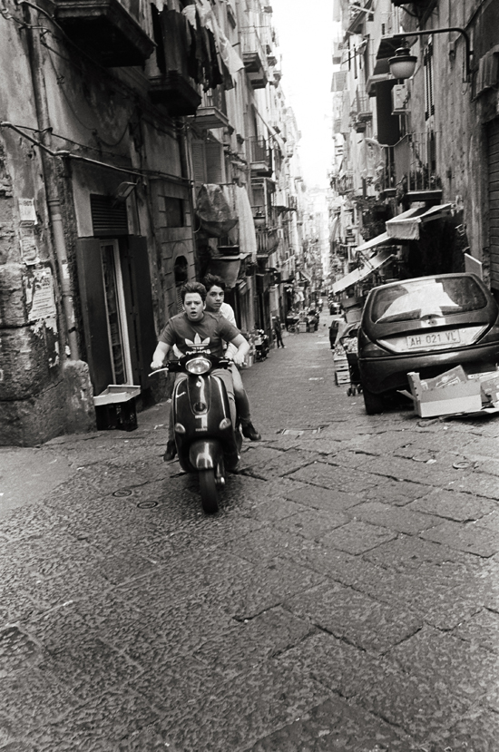 Quartieri Spagnoli; Leica MP 0.58, 35mm Summicron, Kodak Tri-X © Doug Kim