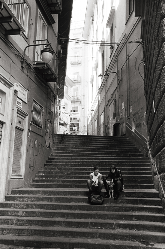 Quartieri Spagnoli; Leica MP 0.58, 35mm Summicron, Kodak Tri-X © Doug Kim