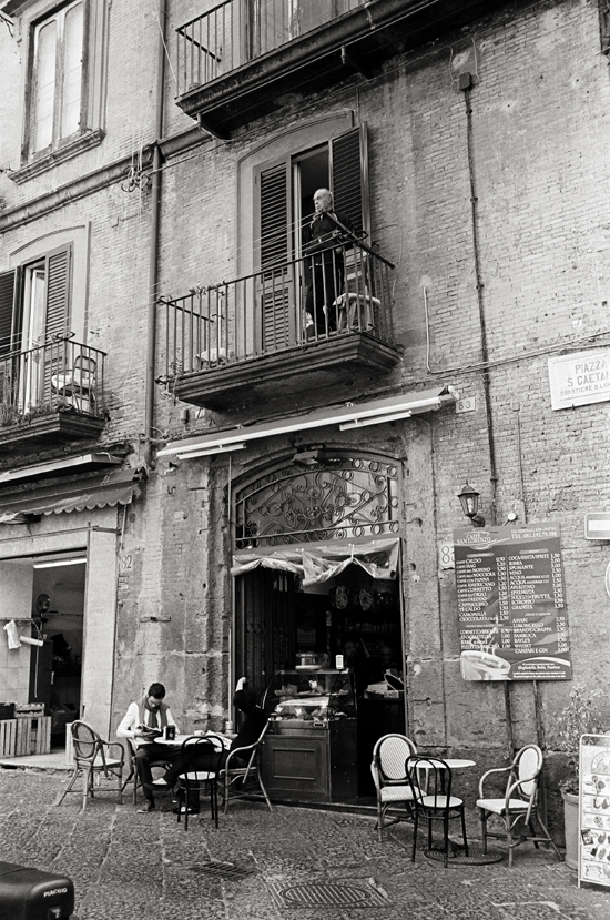 Toledo, Napoli; Leica MP 0.58, 35mm Summicron, Kodak Tri-X © Doug Kim