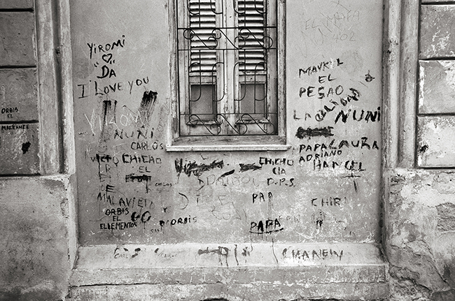 Centro Habana, Cuba; Leica MP 0.58, 35mm Summicron, Kodak Tri-X © Doug KimCentro Habana, Cuba; Leica MP 0.58, 35mm Summicron, Kodak Tri-X © Doug Kim