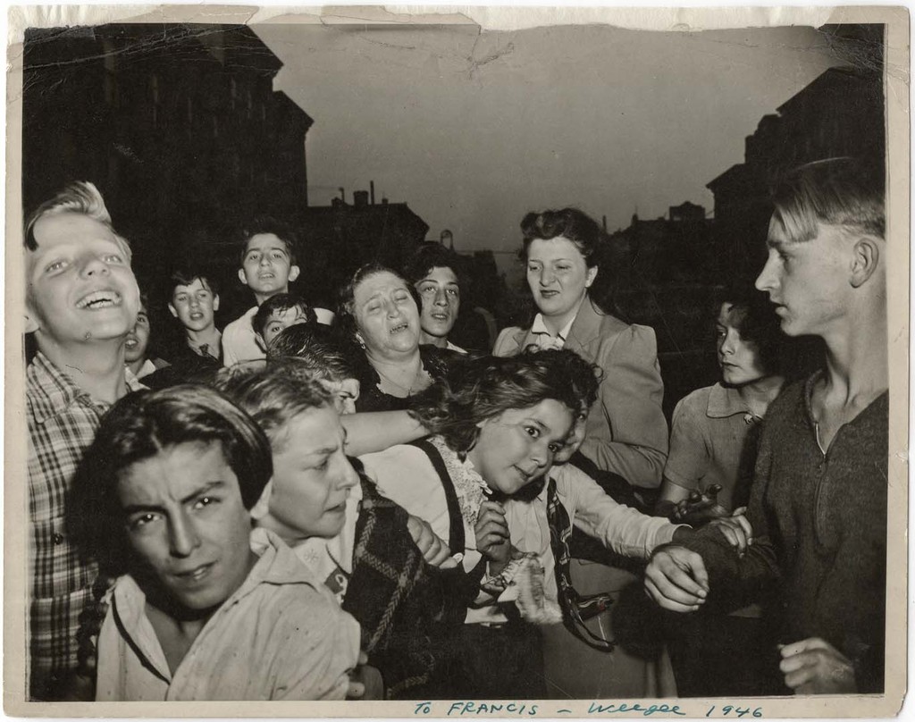 Their first murder, October 8, 1941 © Weegee