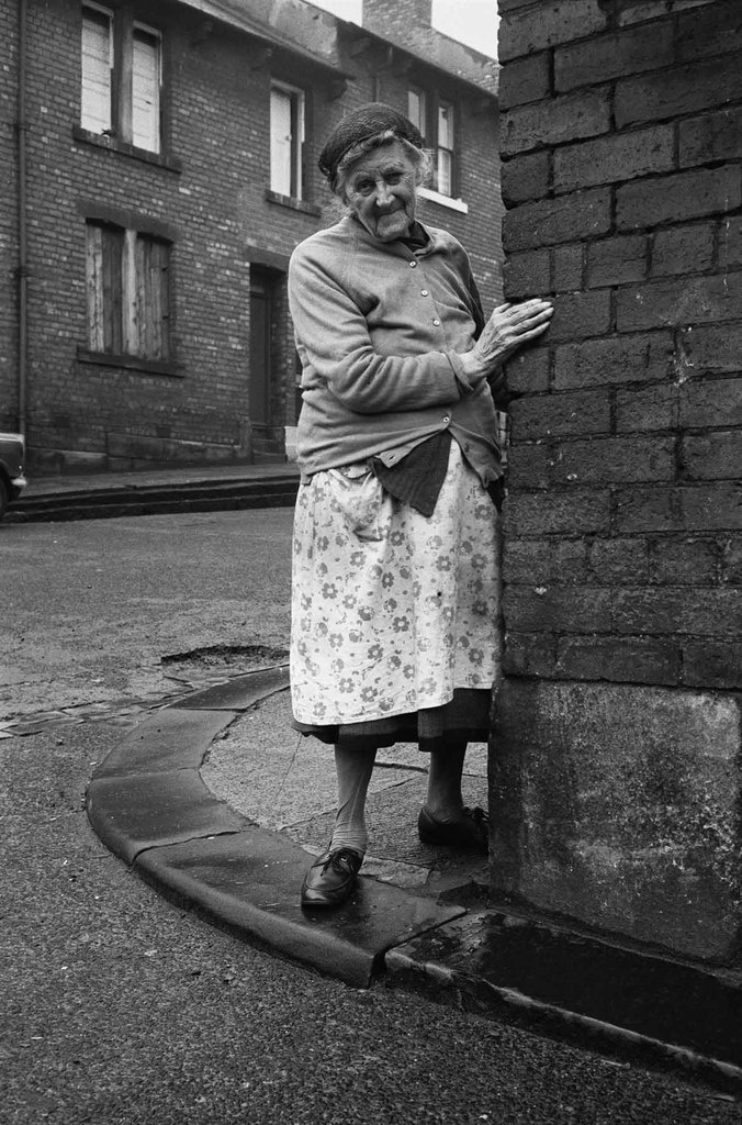 Mrs Potter in Mason Street, 1975 © Sirkka-Liisa Konttinen
