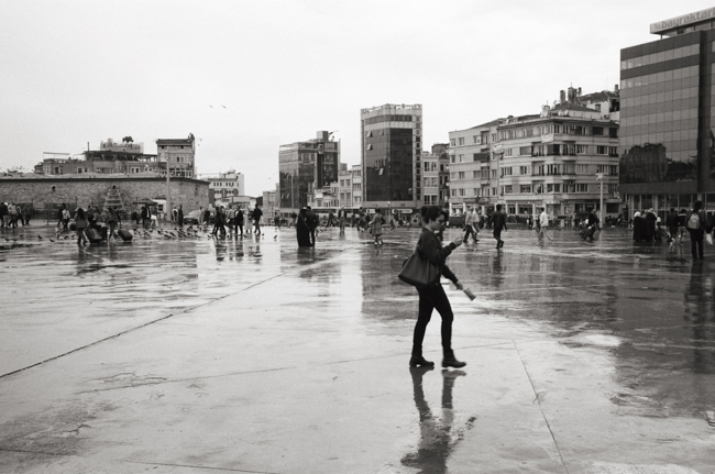 Taksim Meydanı, Istanbul, Turkey; Leica MP 0.58, 35mm Summicron, Kodak Tri-X © Doug Kim