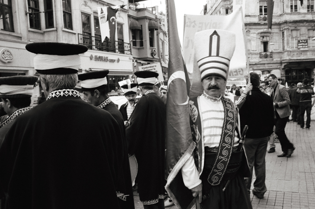 İstiklal, Istanbul, Turkey; Leica MP 0.58, 35mm Summicron, Kodak Tri-X © Doug Kim