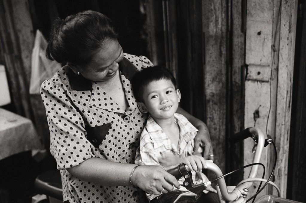 Thonburi, Bangkok, Thailand; Leica MP 0.58, 35mm Summicron, Kodak Tri-X © Doug Kim