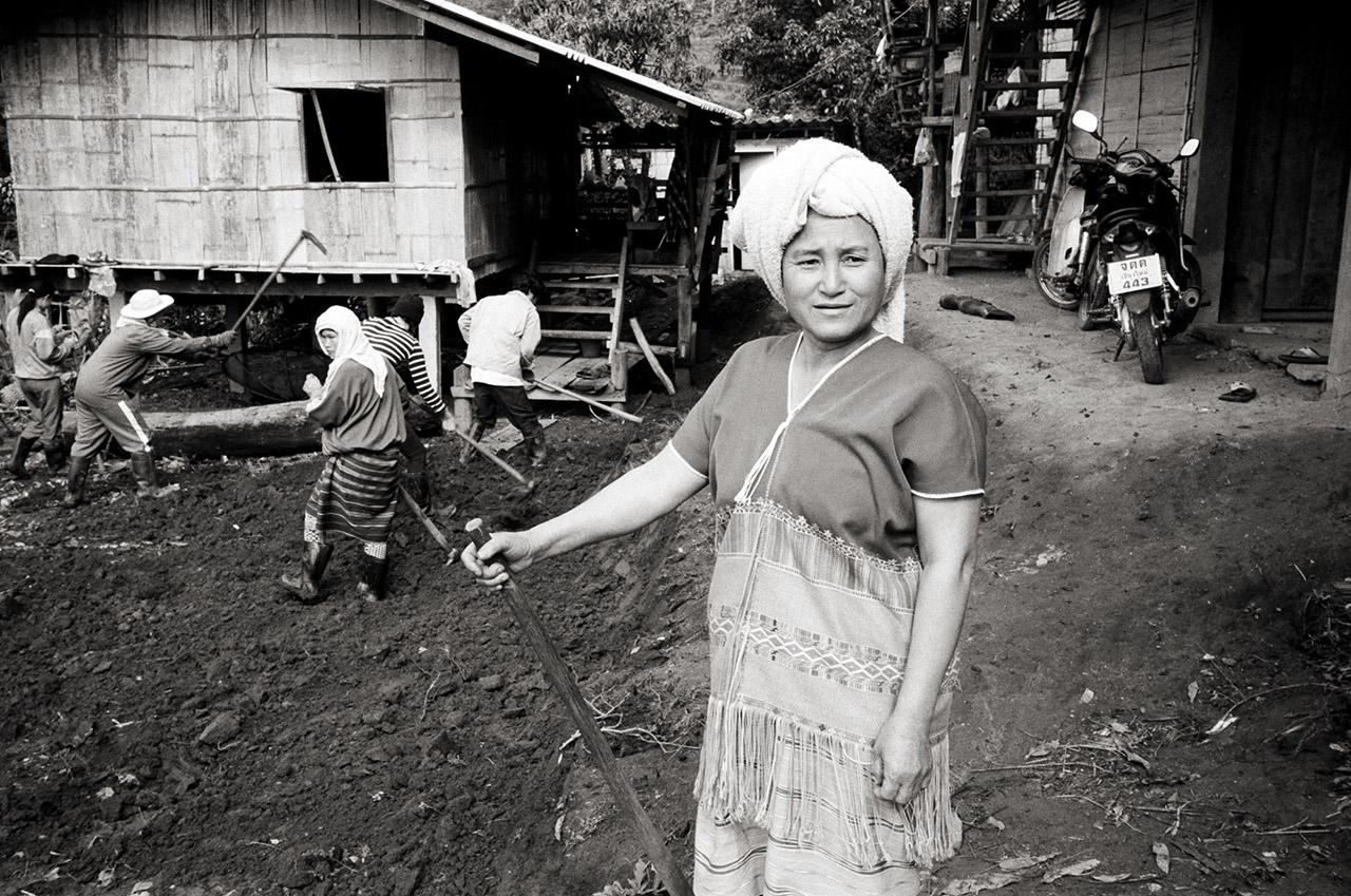 Hmong Hill Tribe, Chiang Mai, Thailand; Leica MP 0.58, 35mm Summicron, Kodak Tri-X © Doug Kim