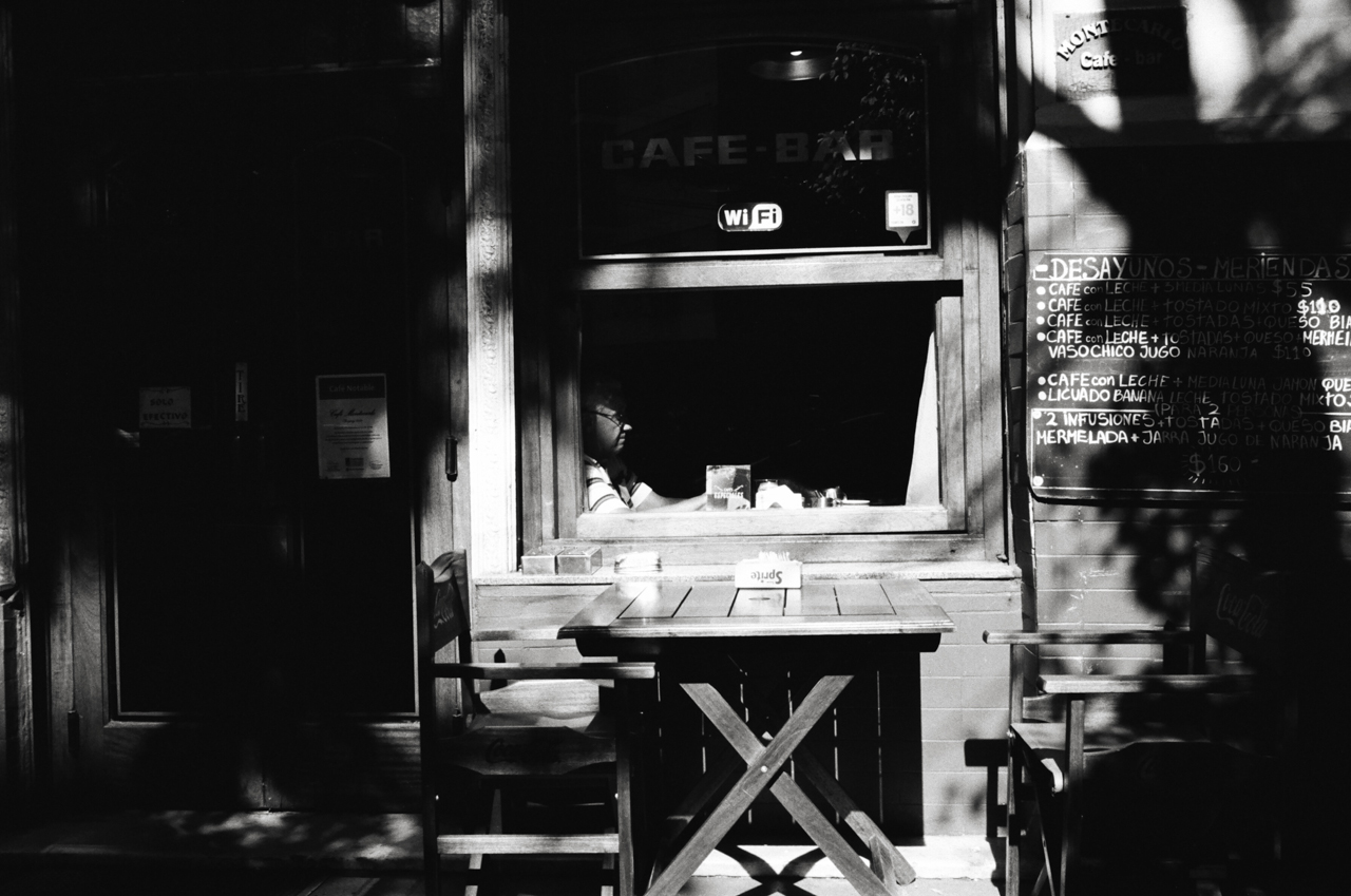 Palermo, Soho, Buenos Aires, Argentina; Leica MP 0.72, 35mm Summilux, Kodak Tri-X © Doug Kim