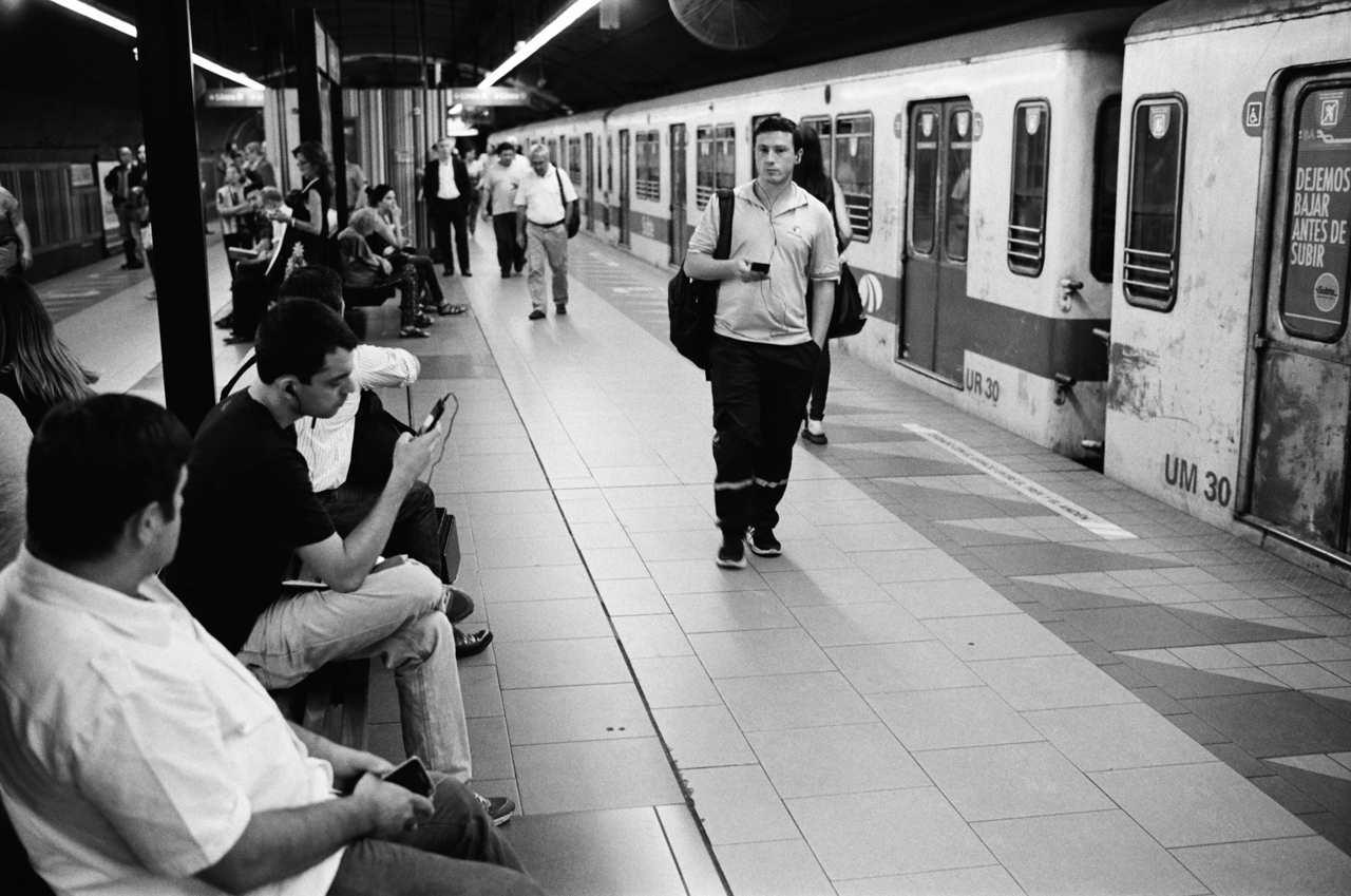 Subte, Buenos Aires, Argentina; Leica MP 0.72, 35mm Summilux, Kodak Tri-X © Doug Kim street photography, subway, underground